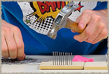 Martillos y tablas de clavos